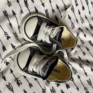Baby converse black 👟👶🏻 size 2 (11 cm)
